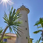 Flat With Terrace Near The Beach-beahost דירה ביביונה