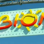 Flat With Terrace Near The Beach-beahost דירה ביביונה