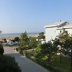 Flat With Terrace Near The Beach-beahost *