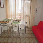 Flat With Terrace Near The Beach-beahost