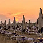 Flat With Terrace Near The Beach-beahost *