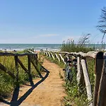 Flat With Terrace Near The Beach-beahost Apartmán *
