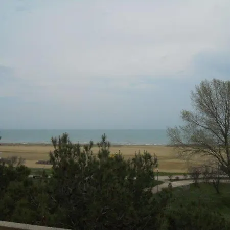 Flat With Terrace Near The - Beahost Apartmán