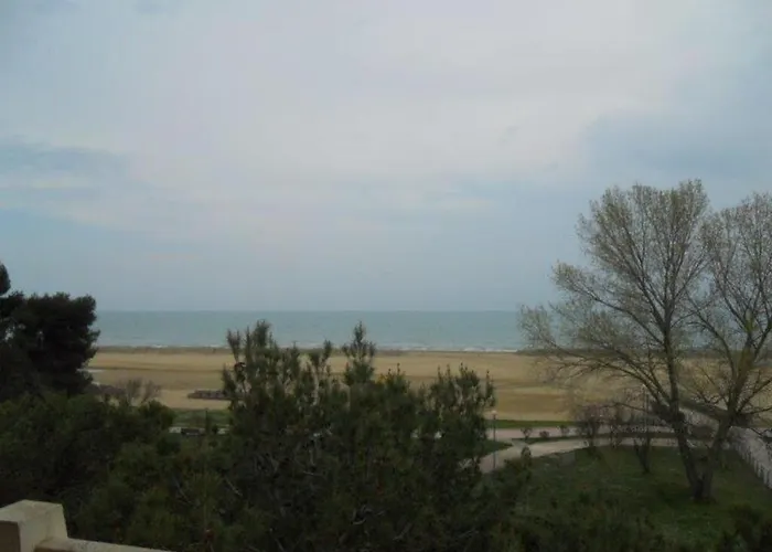 Flat With Terrace Near The Beach-beahost Apartmán